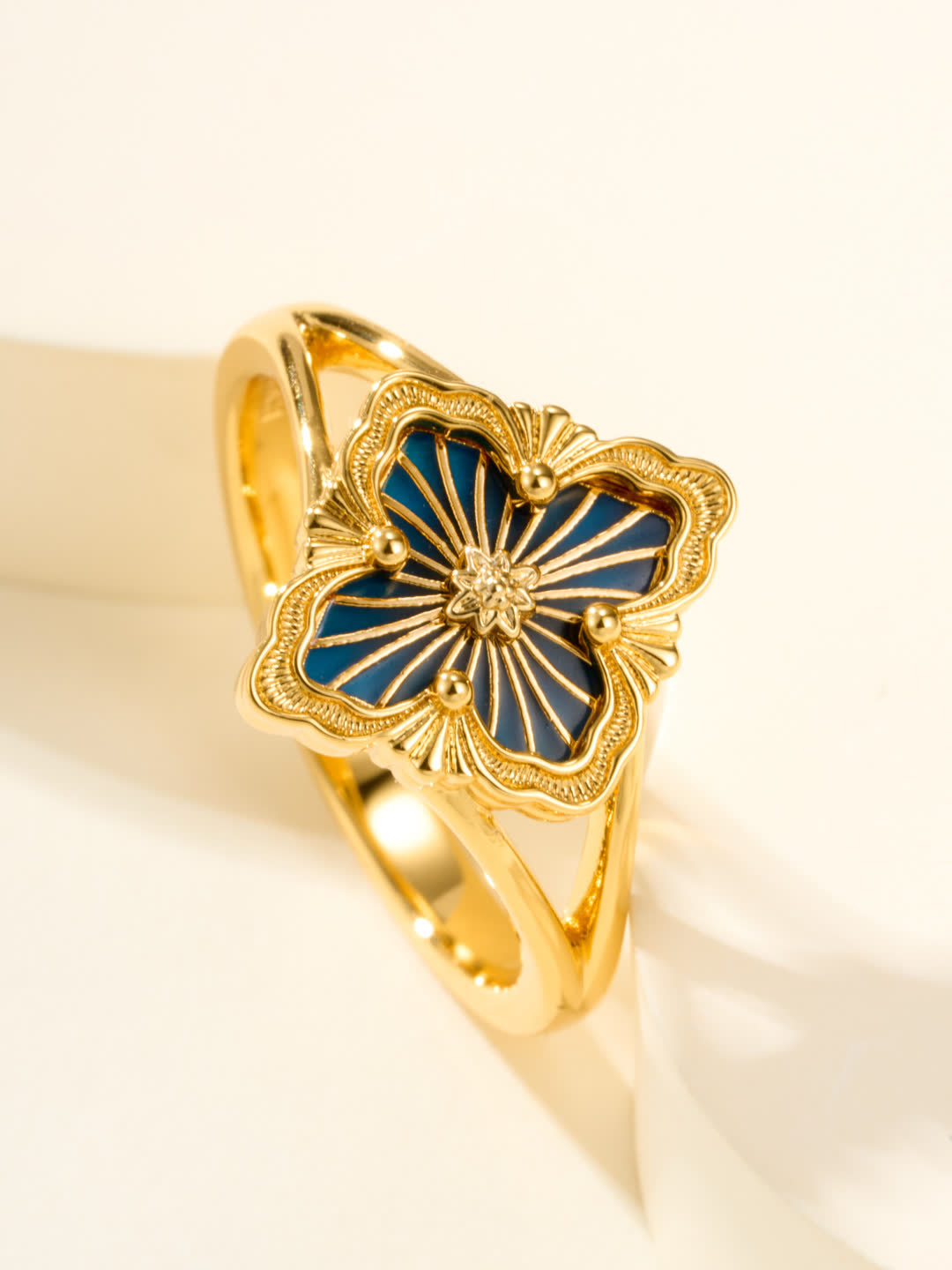 Buccellati Van Cleef & Arpels Vintage Alhambra Ring
